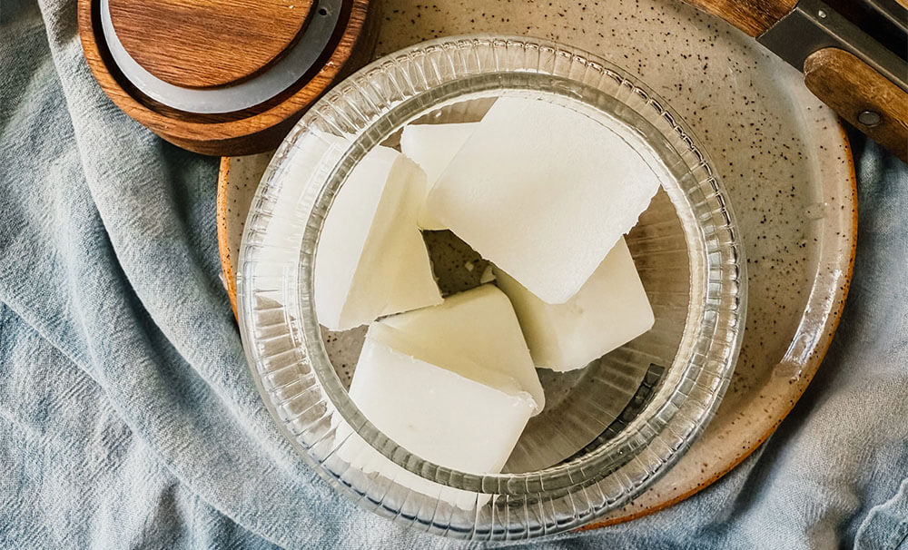 在广州地区,一个适合储存起酥油的仓库是怎样的?